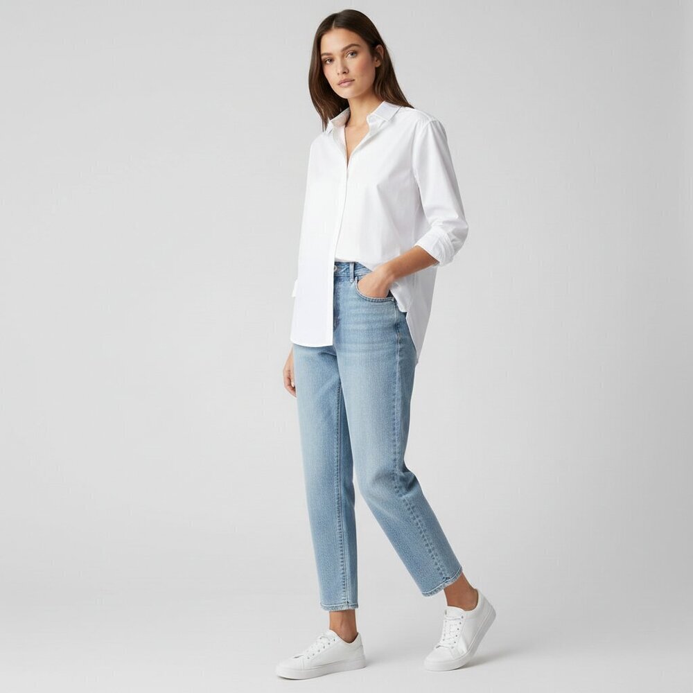 American Eagle High-Waisted "Mom Jean" Denim Size 6R